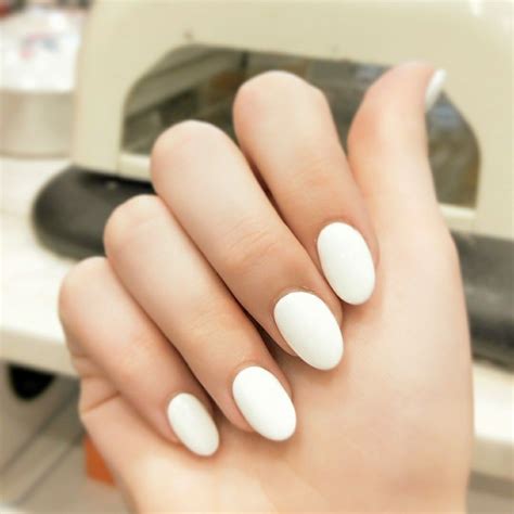 White oval nails | White oval nails, White shellac nails, White acrylic nails