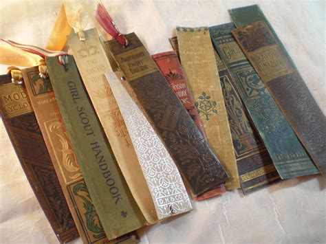 DIY: Spine Bookmarks | Old book crafts, Book page crafts, Book crafts