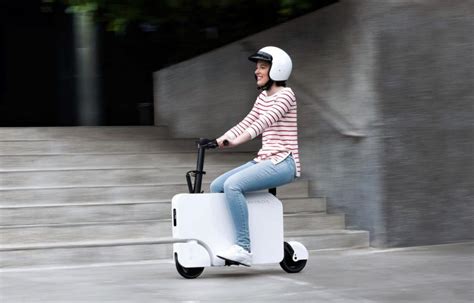 Honda's weird new suitcase-shaped scooter is a throwback to one of its ...