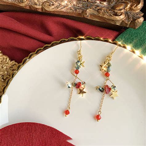 Beaded Christmas Tree Earrings - ApolloBox