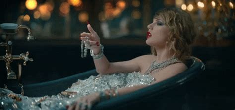 Taylor Swift GIF - Find & Share on GIPHY