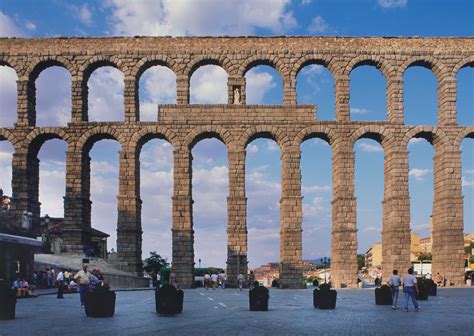 Roman Buildings | Ancient Roman Buildings | DK Find Out