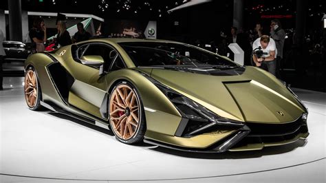 Lamborghini Sian offers hybrid thrust to the tune of 819 horsepower - CNET