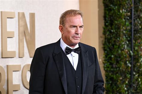 Kevin Costner Attends 2024 Golden Globes After Missing Ceremony 1 Year ...