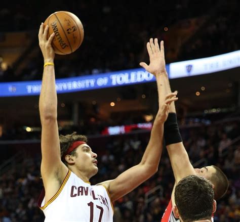 Anderson Varejao returns to Cleveland Cavaliers' lineup against ...