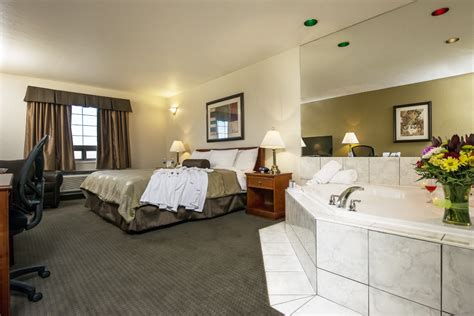 Grande Prairie Hotel Rooms & Accommodations | Service Plus Inns & Suites