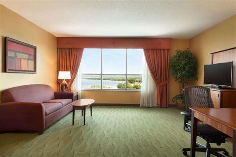 Embassy Suites East Peoria Hotel & Riverfront Co in East Peoria (IL ...