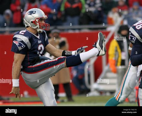 Doug flutie hi-res stock photography and images - Alamy