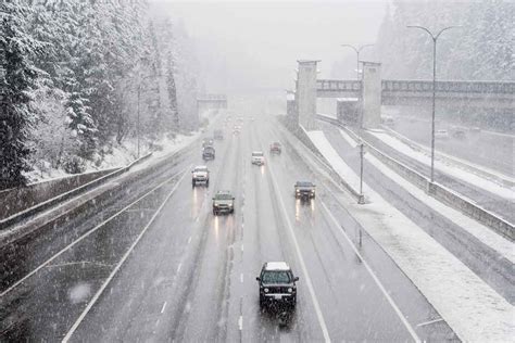 Does It Snow in Seattle? (When and How Often) - Sunlight Living