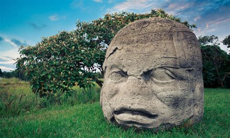 5 amazing giant stone heads around the world | Wanderlust