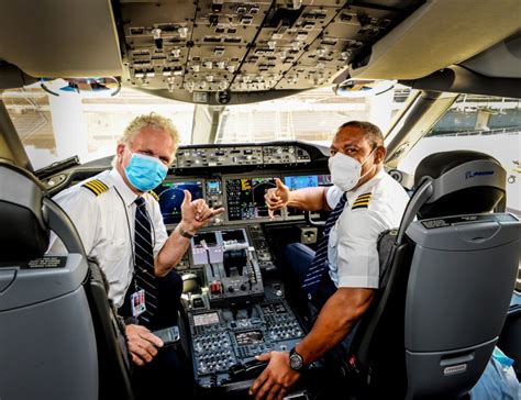 United Airlines Hits Back At Pilot Training Diversity Criticism - Simple Flying