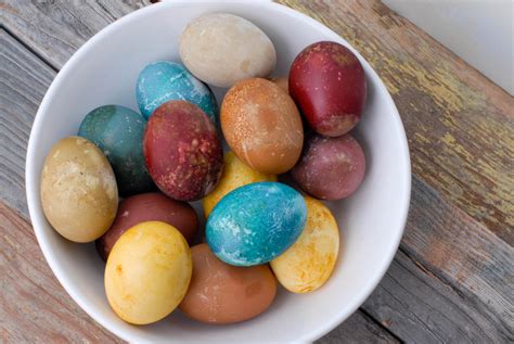 20 Out Of The Box Easter Egg Decorating Ideas