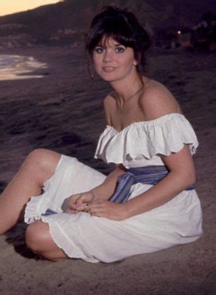 Linda Ronstadt Biography, Age, Wiki, Height, Weight, Boyfriend, Family & More