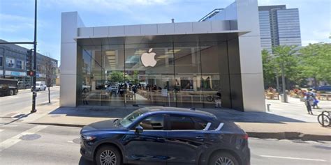 Apple Store in Lincoln Park for sale | Crain's Chicago Business