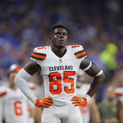 Browns' David Njoku Ruled Out After Suffering Concussion in Browns vs ...