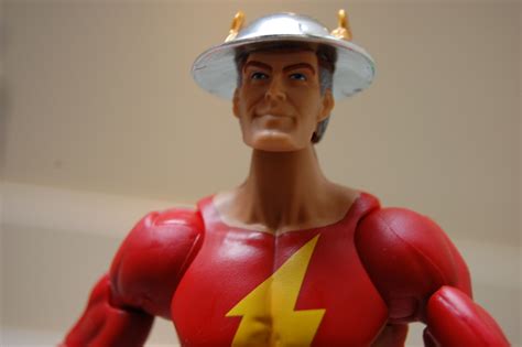 Awesome Toy Picks: Signature Collection The Flash - Comic Vine