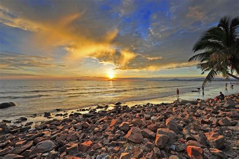 Sunset view of Sanya Bay Beach (三亚湾). | Sanya, China travel, Travel around the world