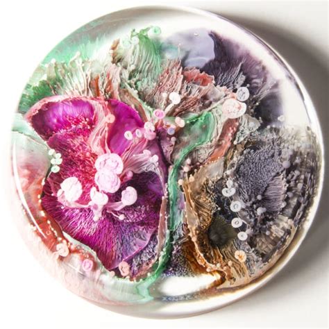 These Psychedelic Art Pieces Were Grown in Petri Dishes | Mental Floss