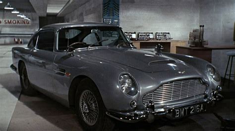 Aston Martin DB5 - James Bond Gadgets