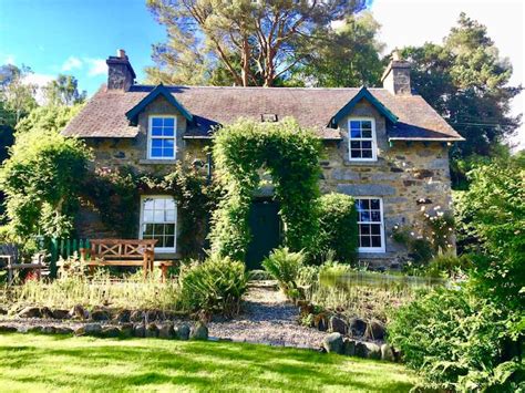 Traditional Scottish Cottage - Cottages for Rent in Bridge of Cally ...