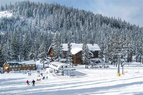 13 Ski Areas & Ski Resorts in Oregon For Winter Fun