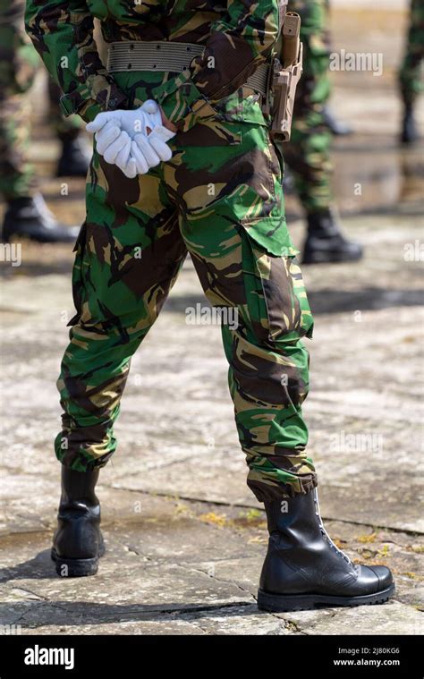 Green military uniform hi-res stock photography and images - Alamy