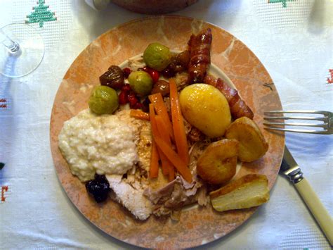 File:Christmas lunch in the United Kingdom.jpg - Wikimedia Commons