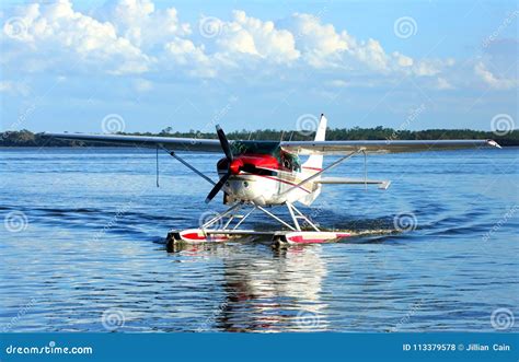 Single Engine Prop Plane Royalty-Free Stock Photo | CartoonDealer.com #3067713