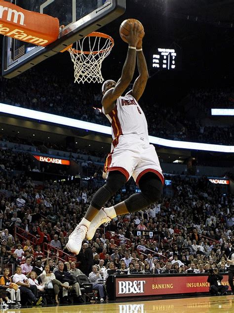 LeBron James Slam Dunk Wallpaper - WallpaperSafari