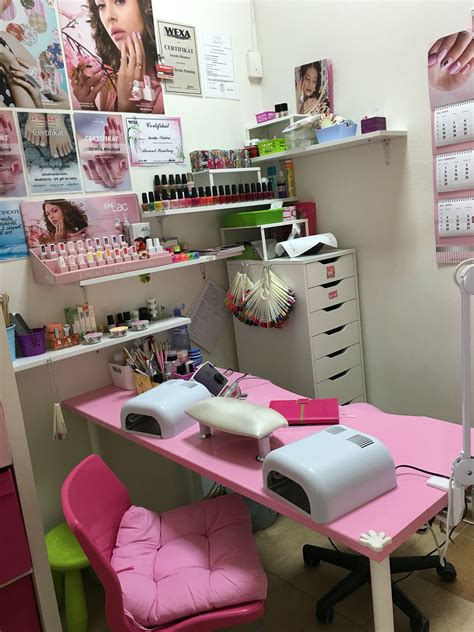 small space nail station idea | home nail salon ideas | nail technician room | Salones de uñas ...