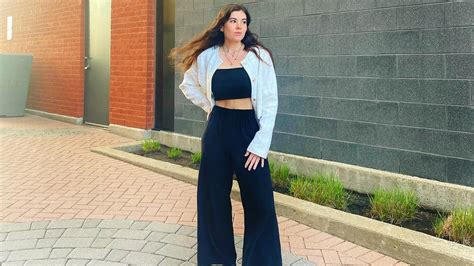 Crop Tops & Oversized Pants Are A Summer Outfit Dream For Those Who ...