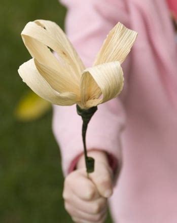 Make Corn Husk Flowers | Activity | Education.com