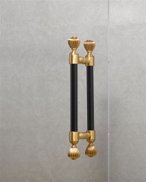 Shower Door Pulls by Decorative Hardware Studio wins 2019 ADEX Award.