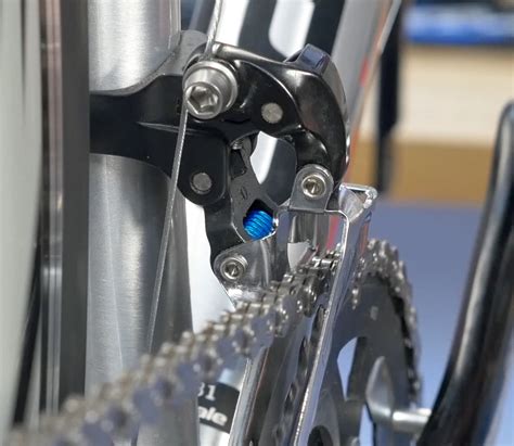 How A Front Derailleur Works | Park Tool