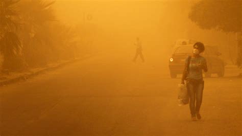 Middle East dust storm puts dozens in hospital - BBC News