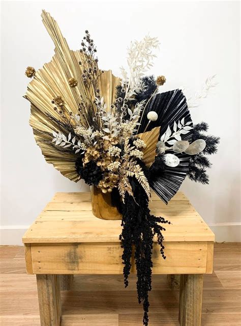 Black and Gold flower arrangement | Dried flower arrangements, Flower arrangements, Dried flowers