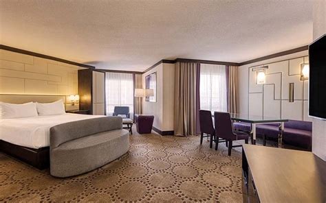 Harrah's Rooms & Suites | Photos & Info | Las Vegas Hotels