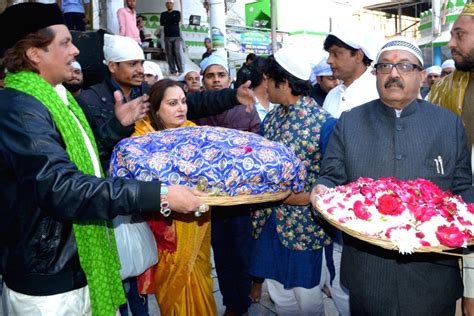 Amar Singh, Jaya Prada visit Ajmer Sharif