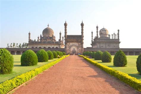 20 Dargah in India | Famous Muslim Tombs 2020