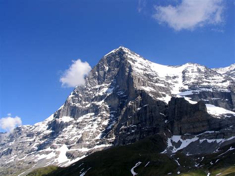 Climb the Eiger with a Mountain Guide | ALPES-AVENTURES.COM