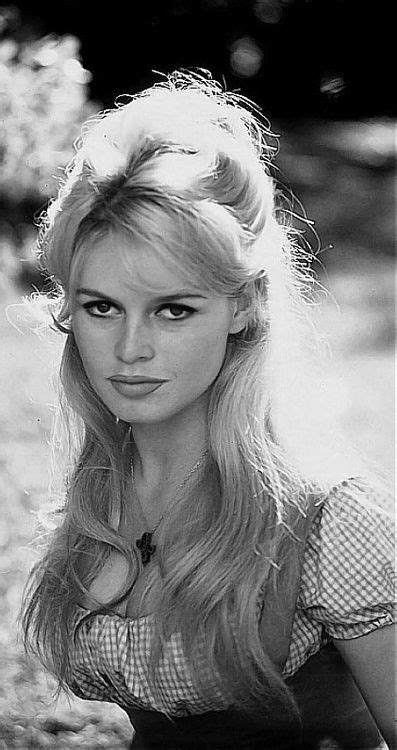 Pin by Lisa Rodriguez on 50 FAVORITE ACTRESSES | Brigitte bardot young ...