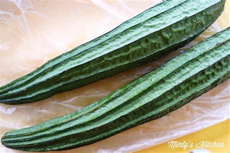 Minty's Kitchen: Stir-fried Angled Gourd/Luffa