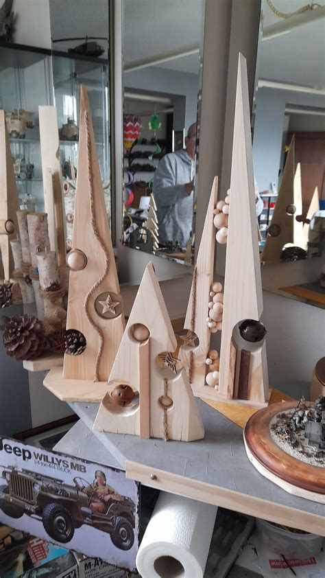 Recup bois | Idee di natale, Decorazioni natalizie rustiche, Alberi di natale in legno