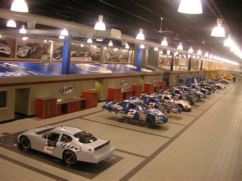 File:Penske-Racing-NASCAR-Garage-July-7-2005.jpg - Wikipedia