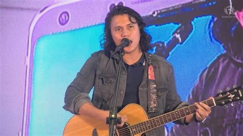 WATCH: 'I'm not allowed to speak in Filipino' – Sponge Cola vocalist