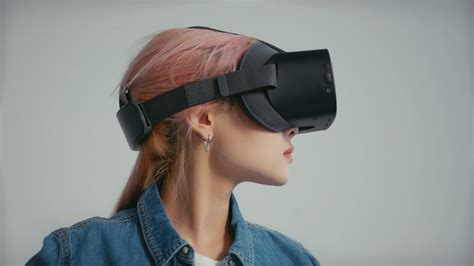 Woman Wearing Virtual Reality Headset · Free Stock Video