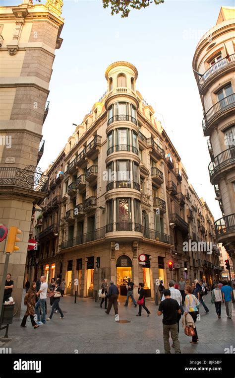 Barcelona shopping streets hi-res stock photography and images - Alamy