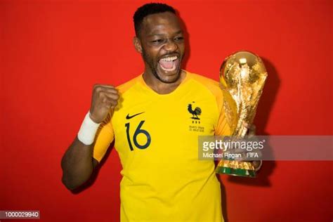 Steve Mandanda France Photos and Premium High Res Pictures - Getty Images