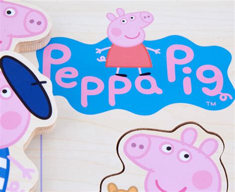 Peppa Pig Dress-Up Pin Puzzle | Mumgo.com.au