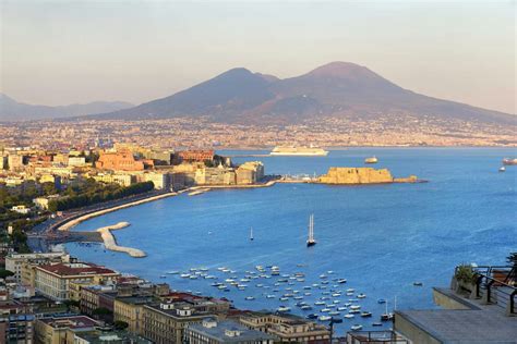 La baie de Naples ♥ | Cathédrale de milan, Voyage italie, Touriste